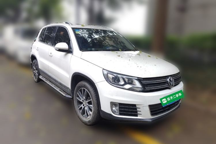 Used Volkswagen Tiguan 2015 1.8TSI Automatic Two-Wheel Drive Luxury Model Front Right 45 Deg