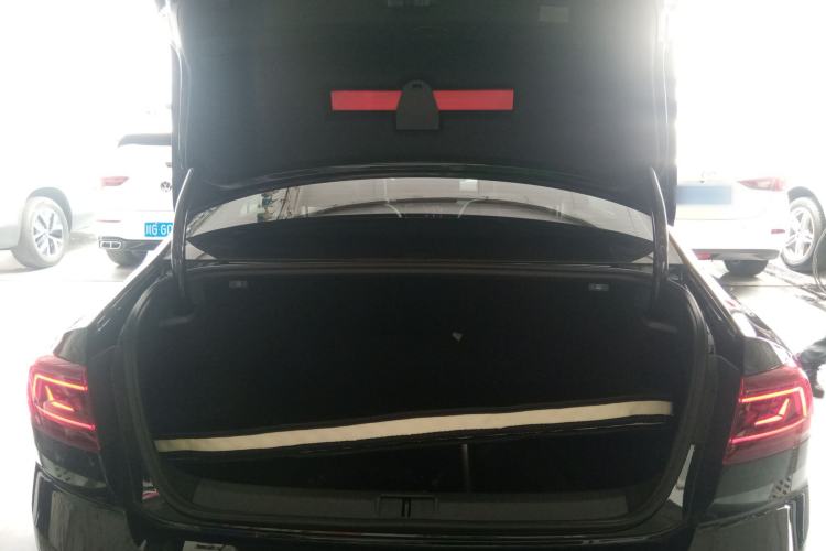 Used Volkswagen Magotan 2025 Zhongxiang Version 330TSI DSG Luxury Edition Trunk