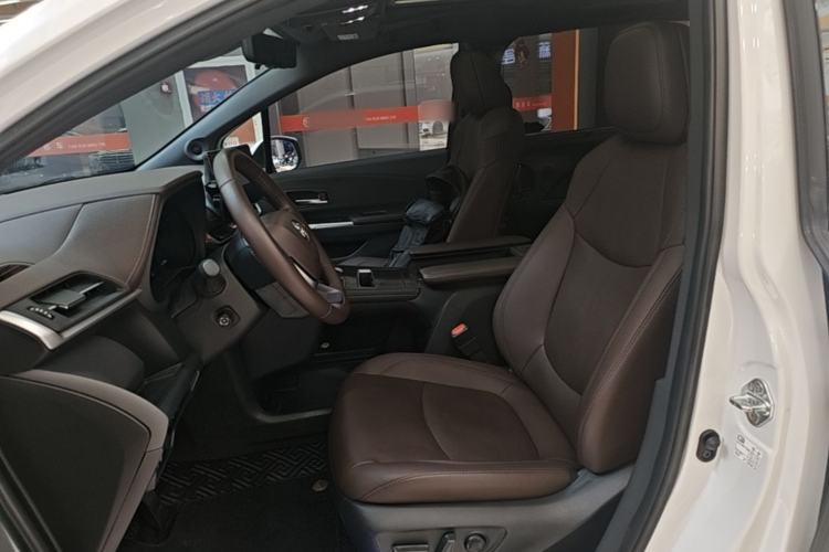 Used Toyota SIENNA 2021 2.5L Hybrid Platinum Edition Left Front Seat