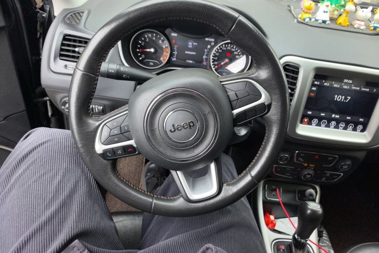 Used Jeep Compass 2017 200T Automatic Family Edition Steering Wheel