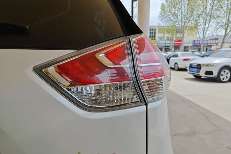 Used Nissan X-Trail 2014 2.5L CVT Ultimate Edition 4WD Exterior 3