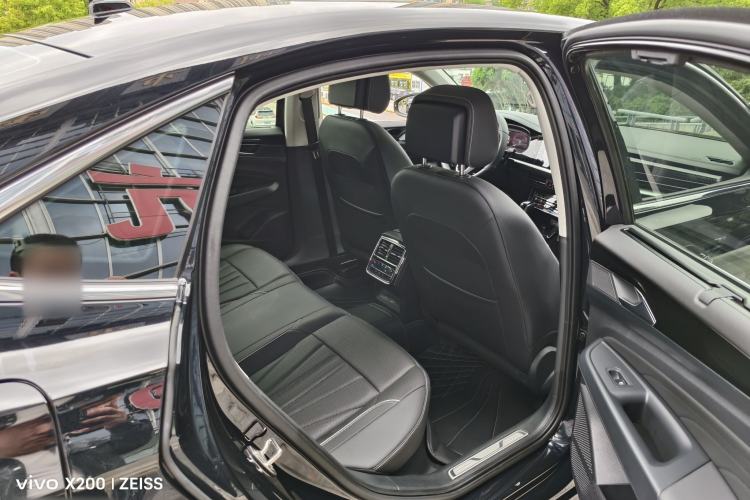 Used Volkswagen Passat 2024 380TSI Luxury Edition Interior 6