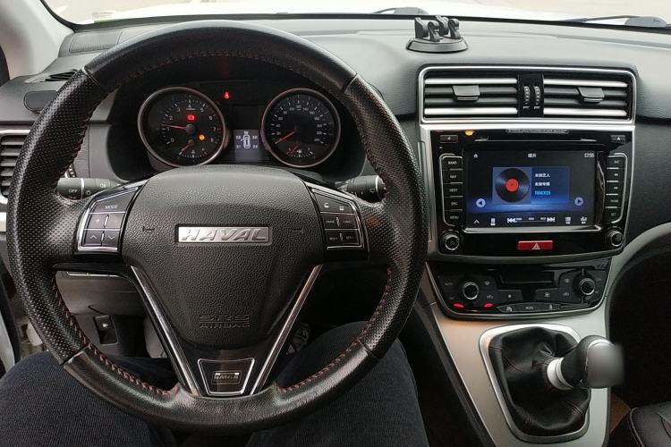 Used Haval M6 2017 1.5T Manual Two-Wheel Drive Elite Model Center Console