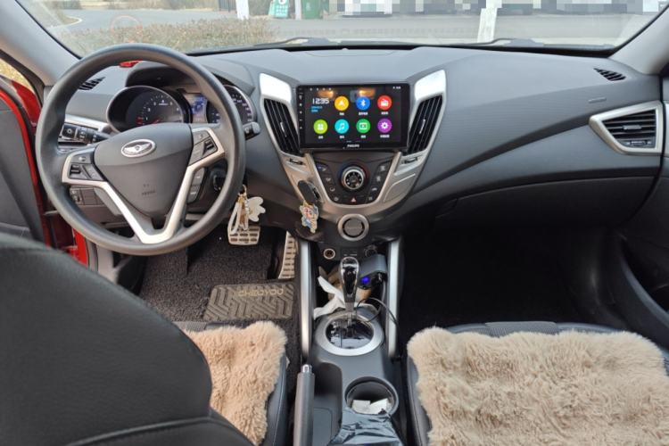 Used Hyundai Veloster 2011 1.6L Automatic Luxury Edition Center Console