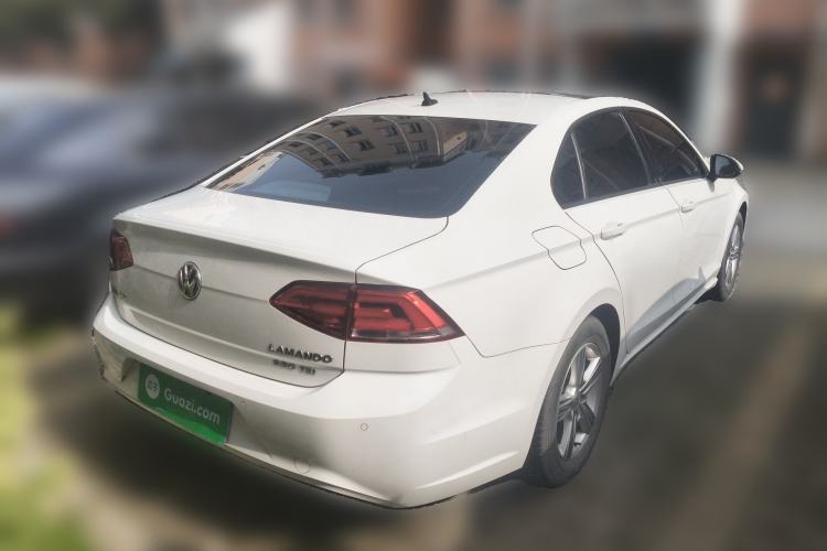 Used Volkswagen Lamando 2015 230TSI DSG Fashion Edition Rear Right 45 Deg