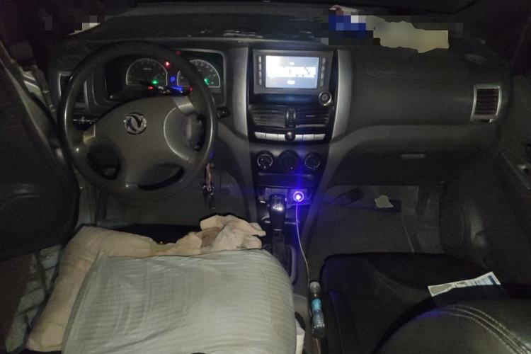 Used Dongfeng Shuaike 2012 2.0L Automatic Luxury 7-Seater Center Console