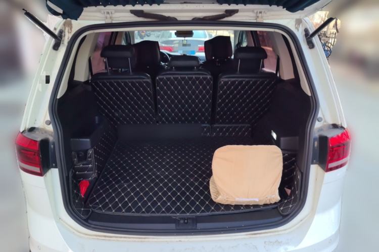 Used Volkswagen Touran 2016 Volkswagen Touran L 280TSI DSG Comfort Edition Trunk