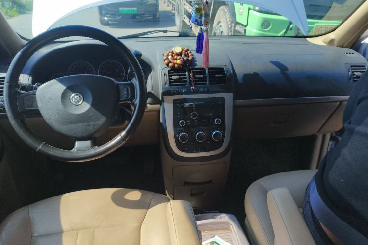 Used Buick GL8 2014 2.4L Executive Edition
