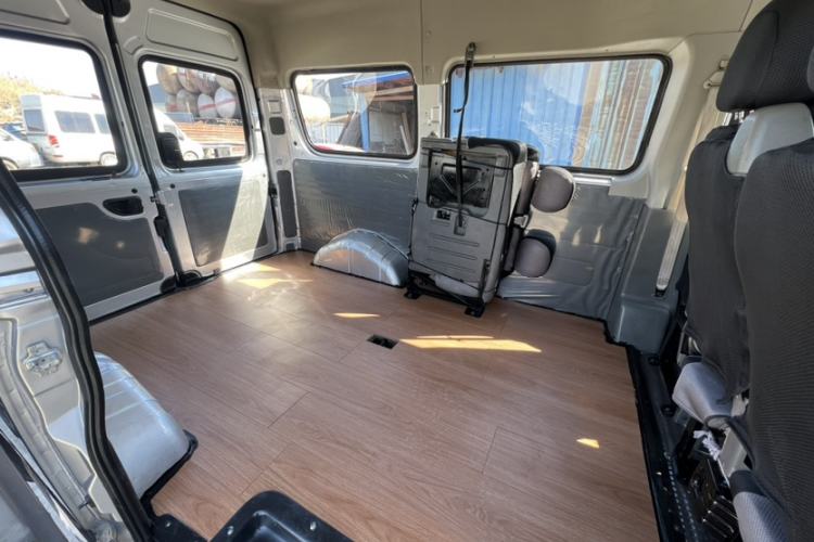 Used SAIC MAXUS Xintu V80 2017 2.5T 6-Speed Manual Aoyuntong National V Short Wheelbase Mid-Height 5/6/10-Seater