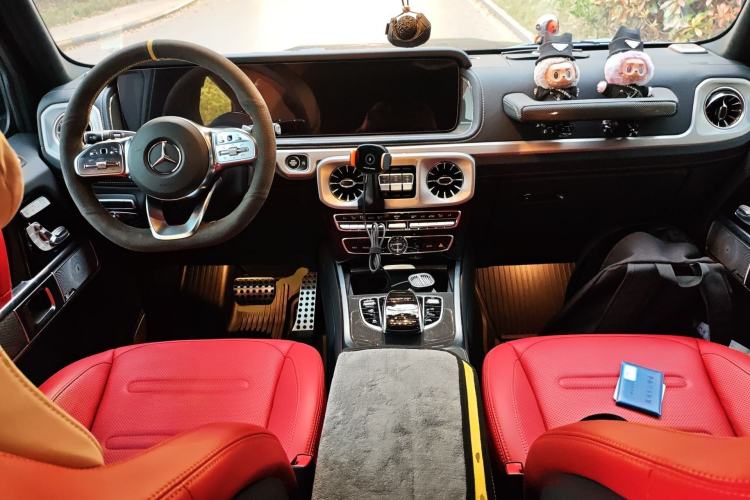 Used Mercedes-Benz G-Class 2022 G 500 Center Console