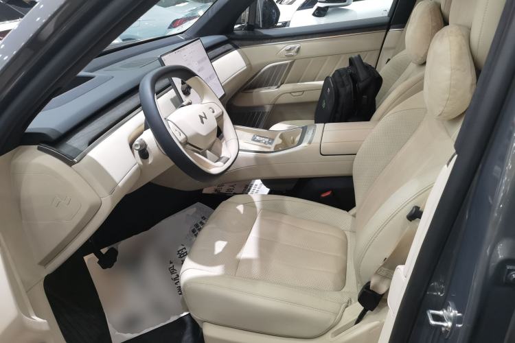 Used ONVO Luxeed L90 2025 Model—Ultra Six-Seater Version Left Front Seat