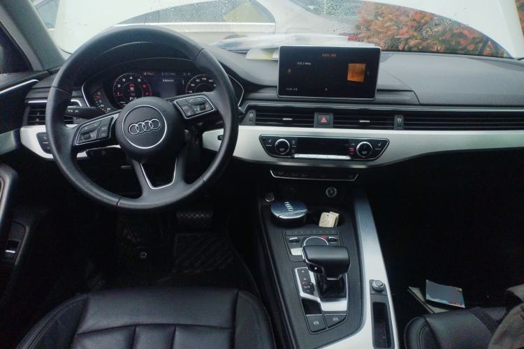 Used Audi A4L 2018 30th Anniversary Edition 40 TFSI Fashion Model Center Console