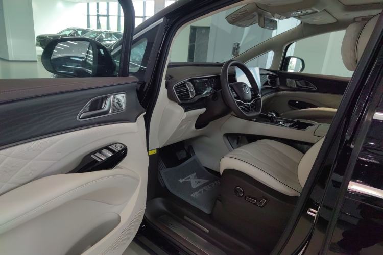 Used Denza D9 2024 DM-i 980 Four-Wheel Drive Flagship Model Driver Seat