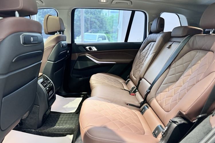 Used BMW X7 2023 xDrive40i Luxury Package with Leading Features