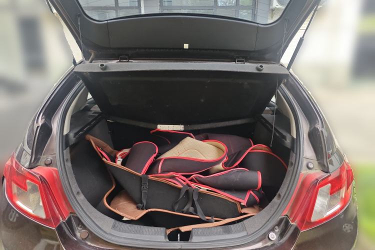 Used Geely Auto Classic Emgrand 2013 Hatchback 1.5L Manual Entry-Level Model Trunk