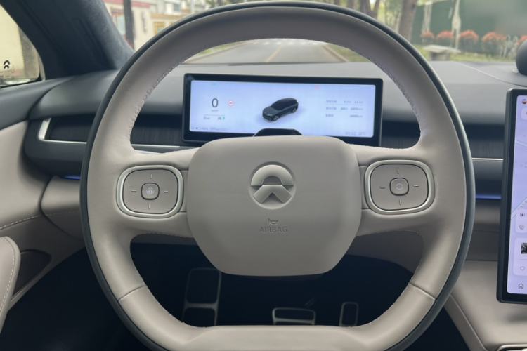 Used Nio ES8 2024 75 kWh Executive Edition Steering Wheel