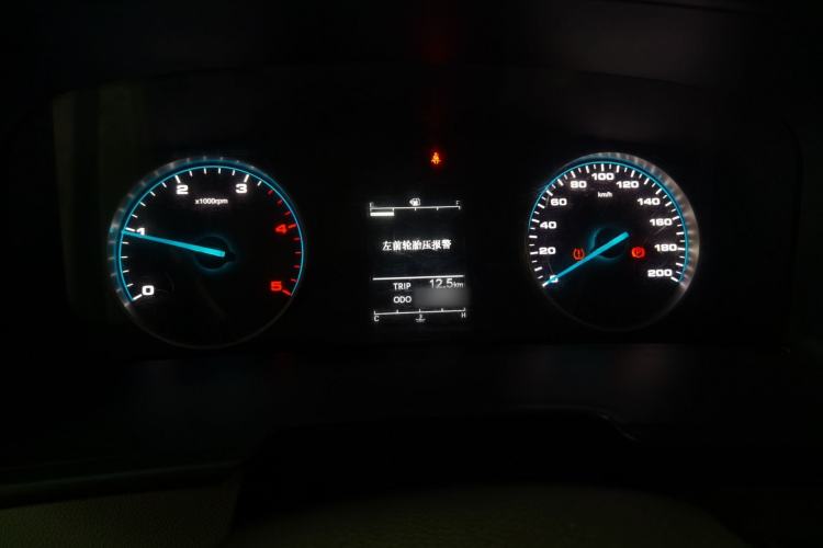 Used JAC Sunray 2022 2.0T Fuel-Efficient King PLUS Express Version Mid-axle 5-6 Seats HFC4DB3-2E4