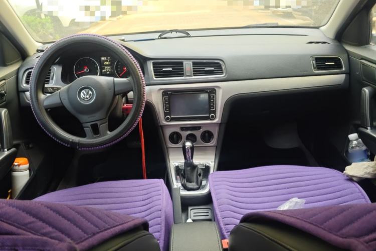 Used Volkswagen Lavida 2013 Restyled Classic 1.6L Automatic Comfort Edition Center Console