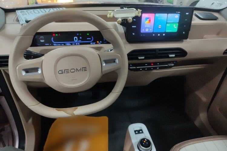 Used Geely Galaxy Panda 2023 Panda Mini 200km Endurance Bear Center Console