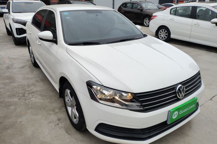 Used Volkswagen Lavida 2017 1.6L Manual Fashion Edition Front Right 45 Deg