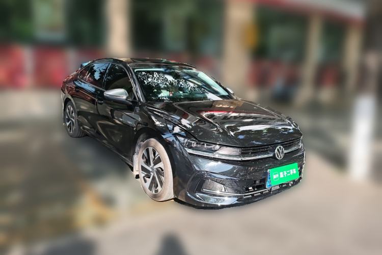 Used Volkswagen Magotan 2024 300TSI DSG Prestige Edition—A Real Eye-Catcher Front Right 45 Deg