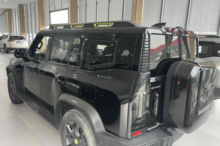 Used JETOUR Traveler 2023 2.0T All-Wheel Drive CrossPRO+ Exterior 5