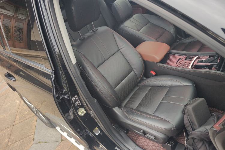 Used GAC Trumpchi GS8 2017 320T Two-Wheel Drive Luxury Smart Connectivity Version (7 Seats) Right Front Seat