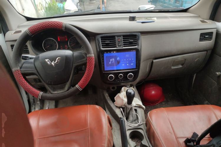 Used Wuling Rongguang V 2016 1.2L Practical Version Center Console