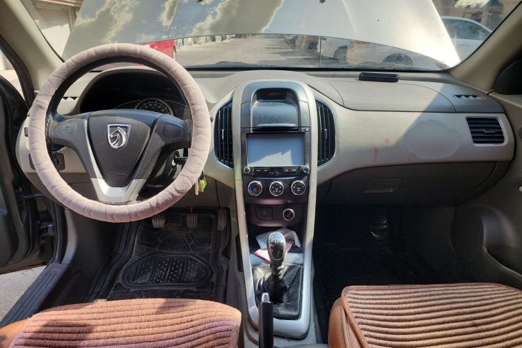 Used Baojun 630 2011 1.5L manual Comfort trim level
