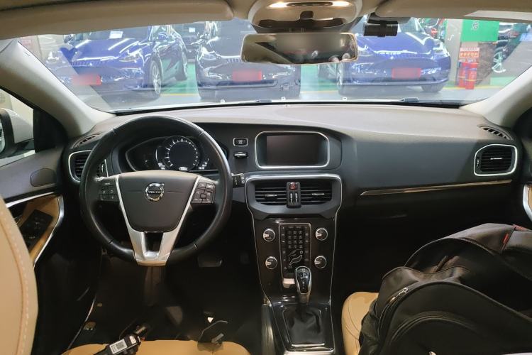 Used Volvo V40 2017 T3 Zhiyi Edition