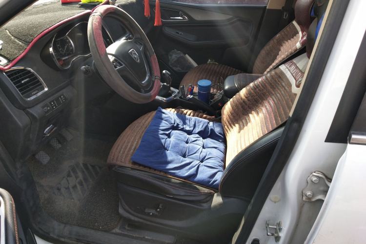 Used Baojun 560 2015 1.8L manual luxury version