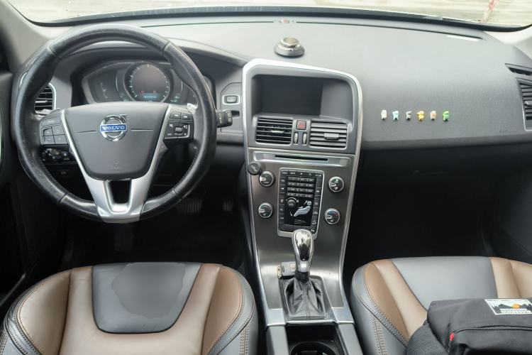 Used Volvo XC60 2014 T6 Zhiyi Edition Center Console