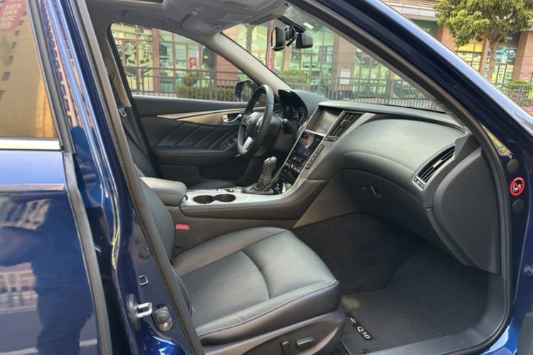 Used Infiniti Q50L 2018 2.0T Enjoyment Version China VI Standard
