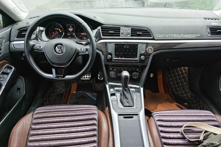 Used Volkswagen Lamando 2015 280TSI DSG Luxury Edition Center Console