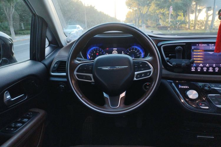 Used Chrysler Grand Voyager 2017 3.6L Premium Edition
