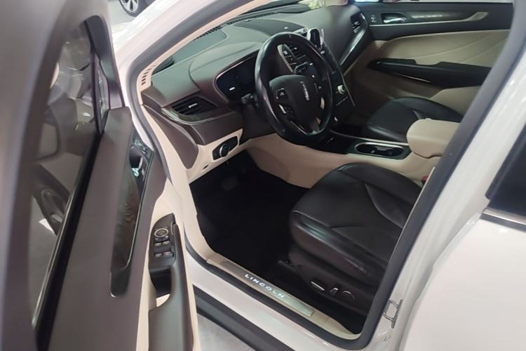 Used Lincoln MKC 2017 2.0T Two-Wheel-Drive Luxury Edition
