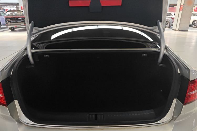 Used Volkswagen Magotan 2018 330TSI DSG Luxury Model Trunk