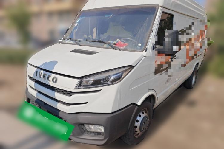 Used Iveco Daily 2023 2.5T V37 Van Long Wheelbase Mid-Roof Design Dual Tires Side-Swing Doors 2-3 Seater
