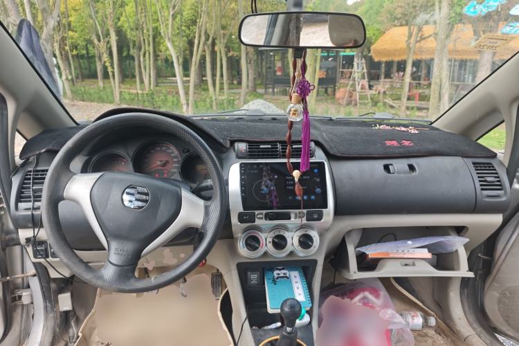 Used Everus S1 2012 1.3L Manual Comfort Edition Center Console