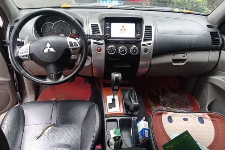 Used Mitsubishi Pajero Sport 2011 3.0L Sport Navigation Edition Center Console