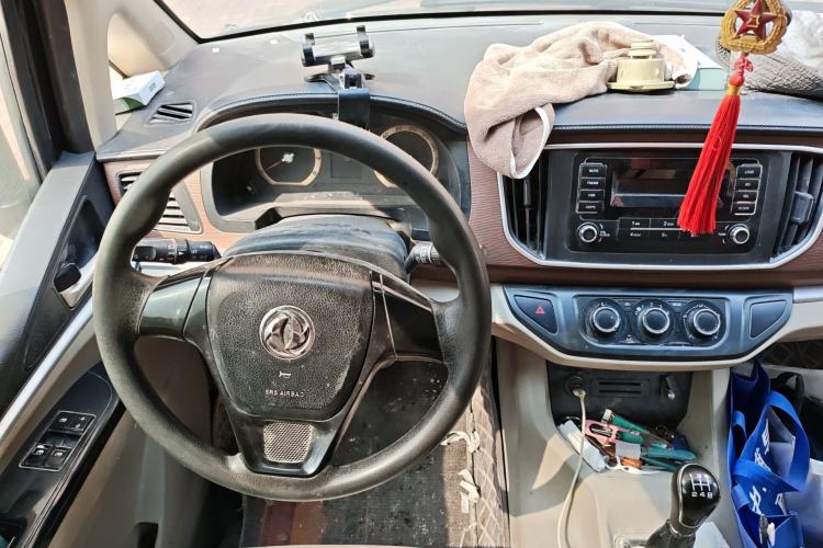 Used FORTHING Lingzhi 2019 Facelifted M5L 1.6L 7-Seater Base Model China VI Standard Steering Wheel