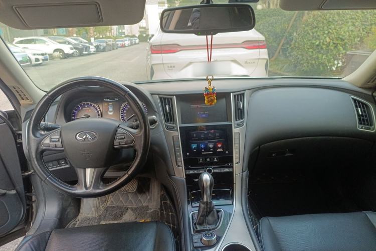 Used Infiniti Q50L 2016 2.0T Enjoyment Edition Center Console