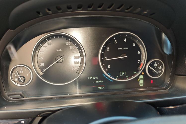 Used BMW 5 Series 2014 520Li Elegant Model
