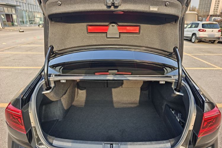 Used Volkswagen Magotan 2020 330TSI DSG Luxury Edition Trunk