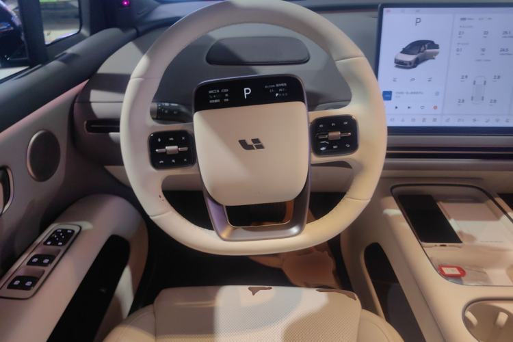 Used Li Auto i6 2025 Model Two-Wheel-Drive Standard Type Steering Wheel