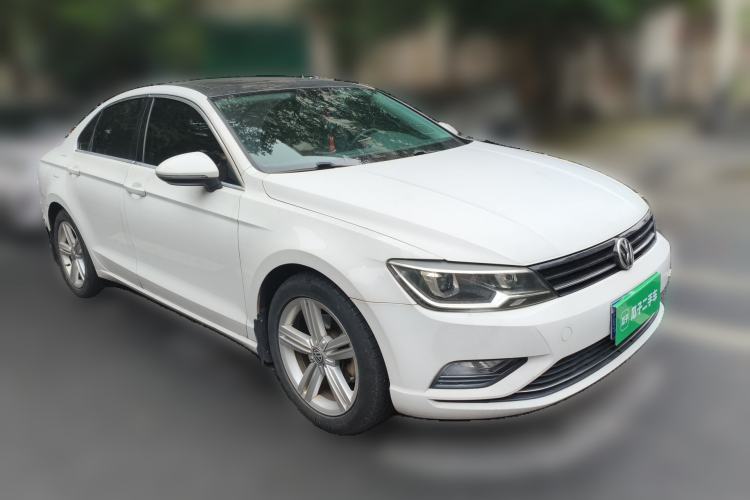 Used Volkswagen Lamando 2017 280TSI DSG Comfort Edition Front Right 45 Deg