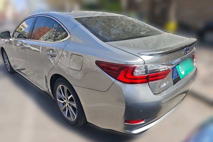 Used Lexus ES 2017 300h Mark Levinson Comfort Edition
