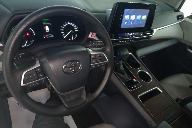 Used Toyota Sienna 2023 2.5L Hybrid Comfort Edition