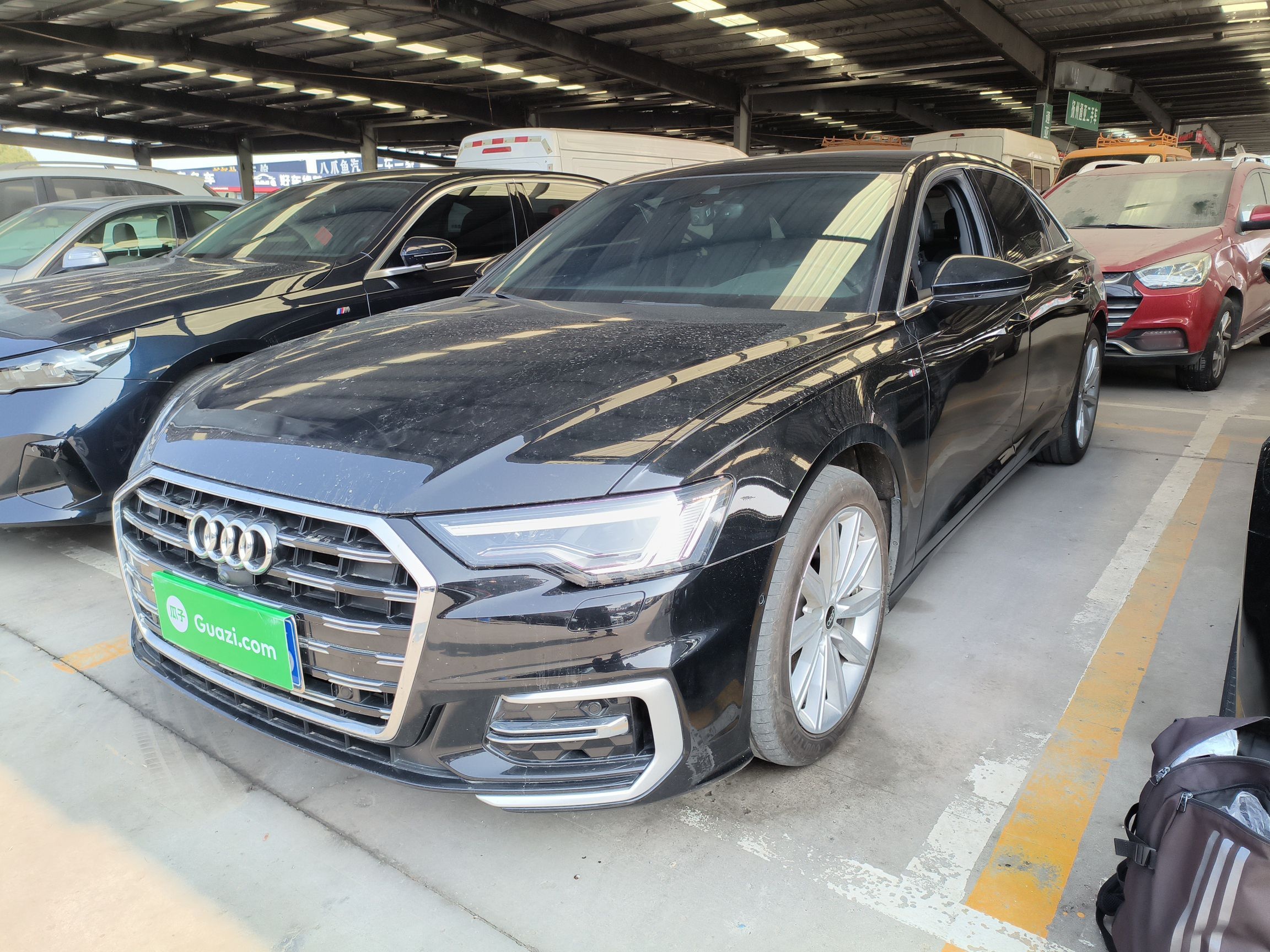 Под передней частью автомобиля