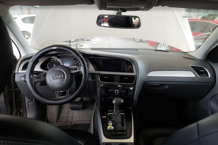 Used Audi A4L 2013 35 TFSI Automatic Standard Model Center Console